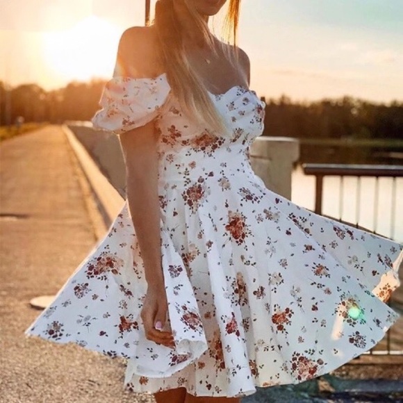 White Bohemian Floral Print Backless Mini Dress - Picture 4 of 7